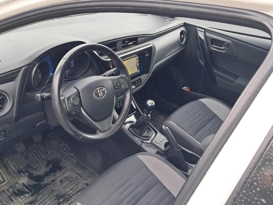 TOYOTA Auris 2016