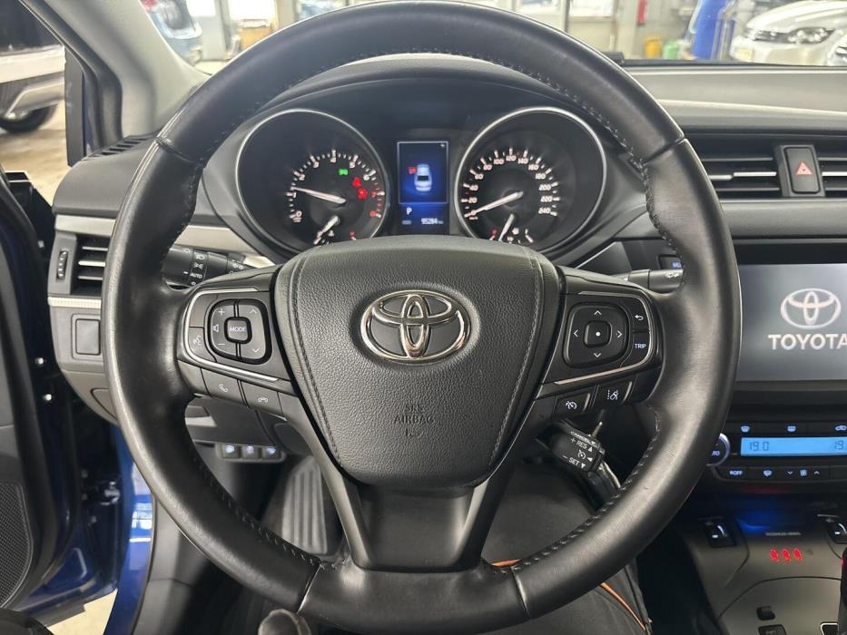 TOYOTA Avensis 2017