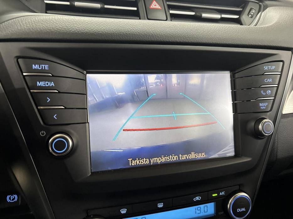 TOYOTA Avensis 2017
