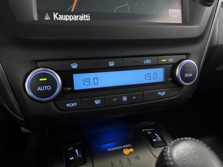TOYOTA Avensis 2017