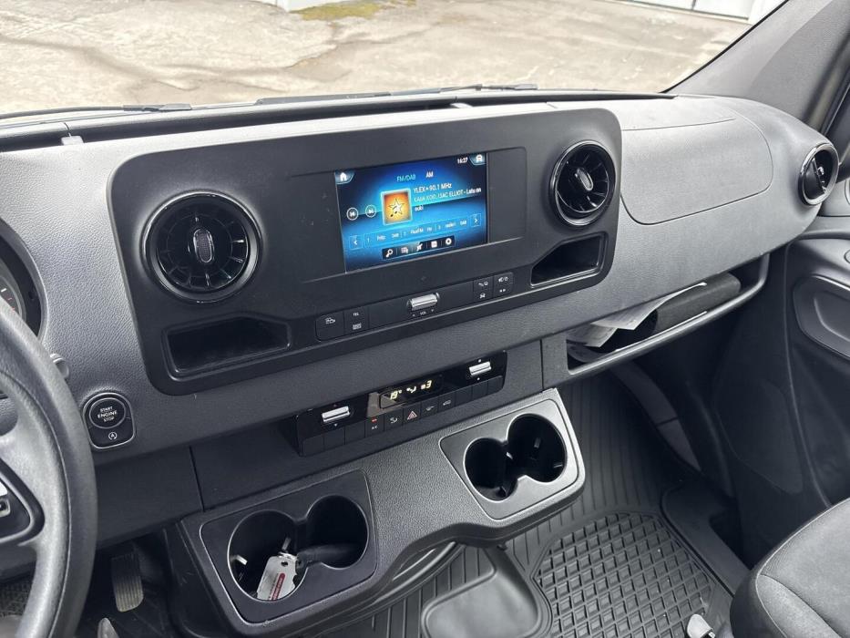 MERCEDES-BENZ Sprinter 2023