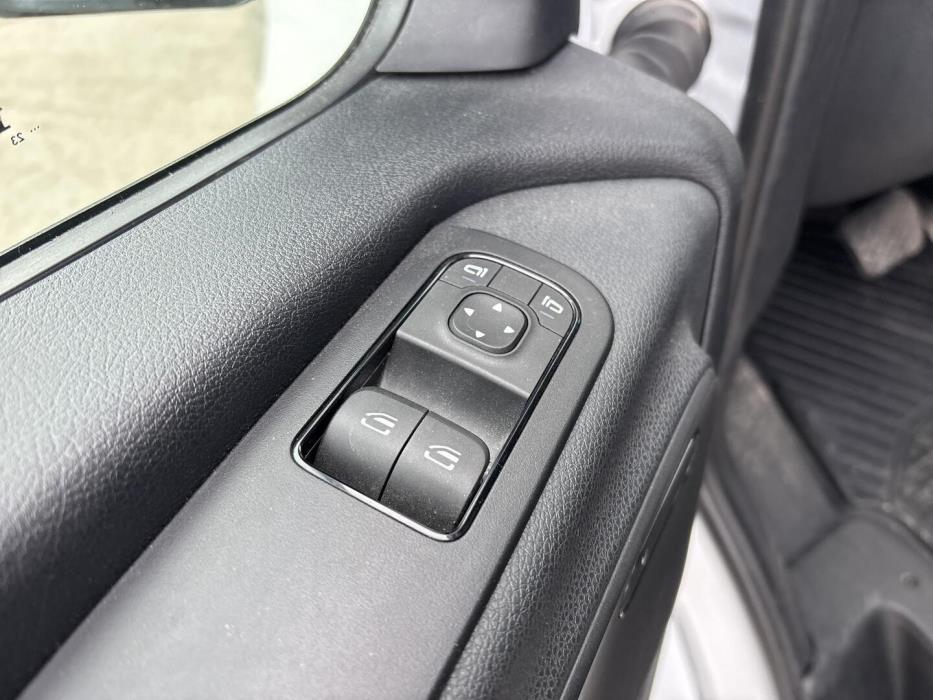 MERCEDES-BENZ Sprinter 2023