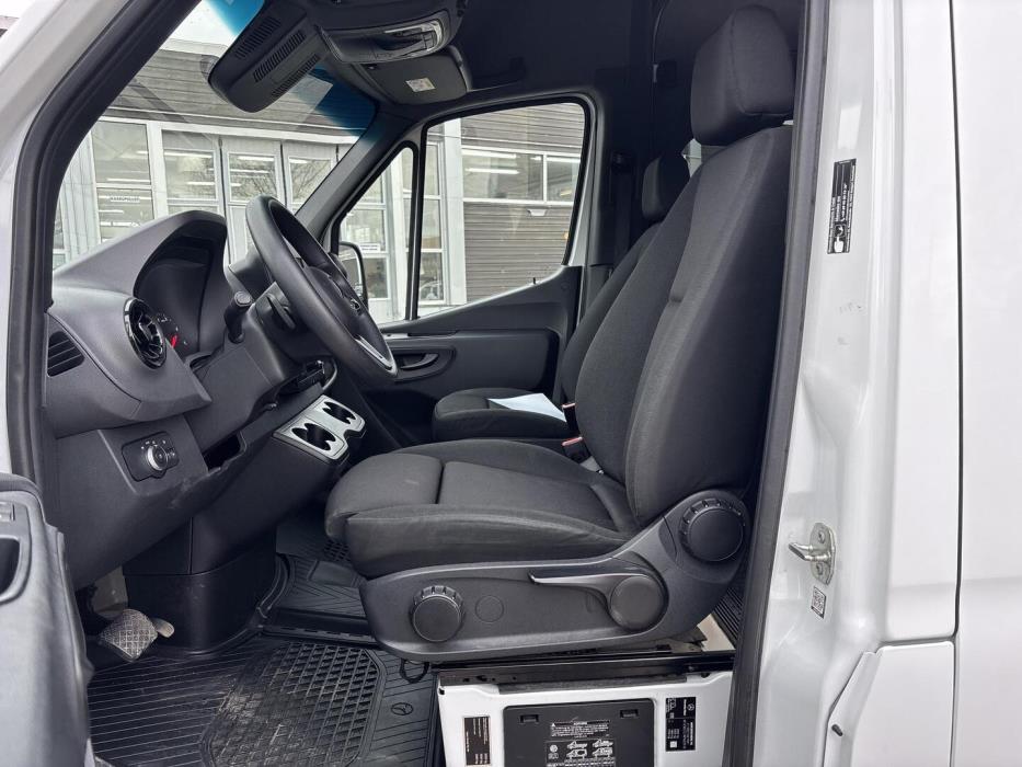 MERCEDES-BENZ Sprinter 2023