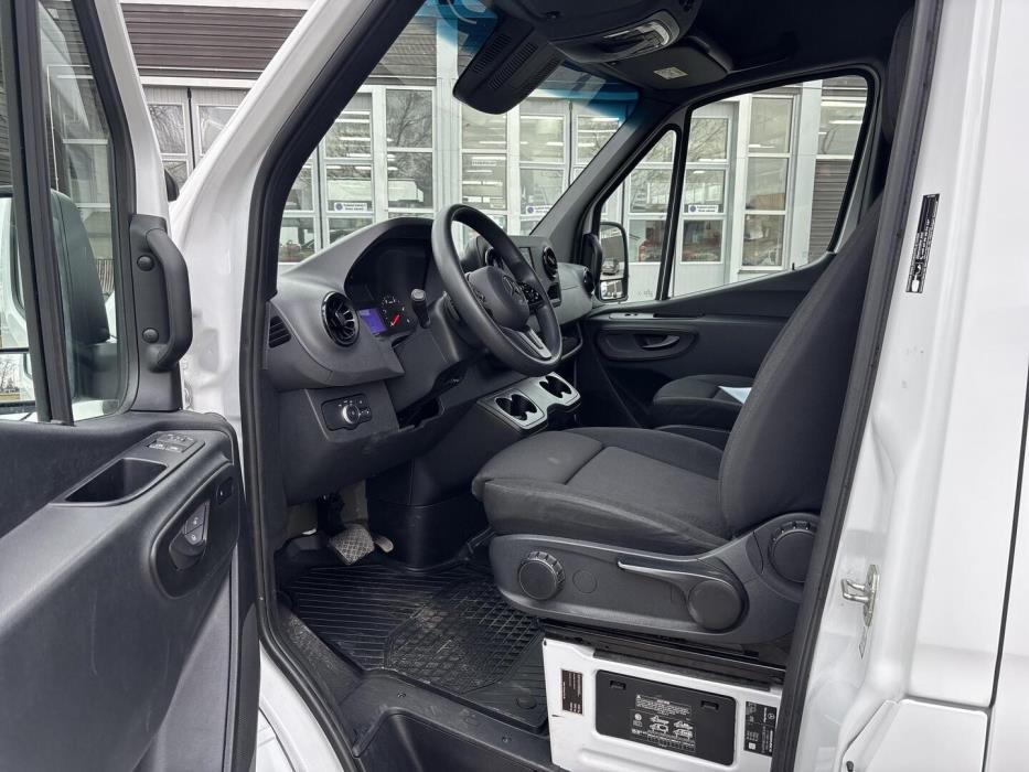 MERCEDES-BENZ Sprinter 2023