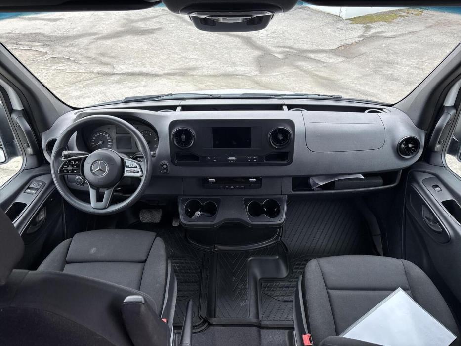 MERCEDES-BENZ Sprinter 2023