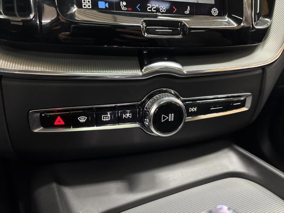 VOLVO XC60 2023