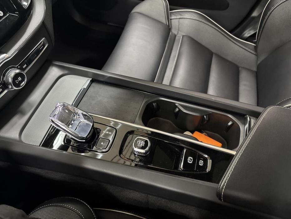 VOLVO XC60 2023