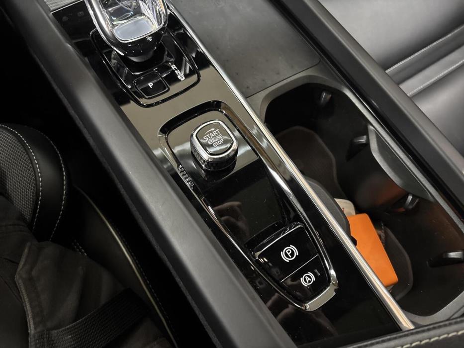 VOLVO XC60 2023