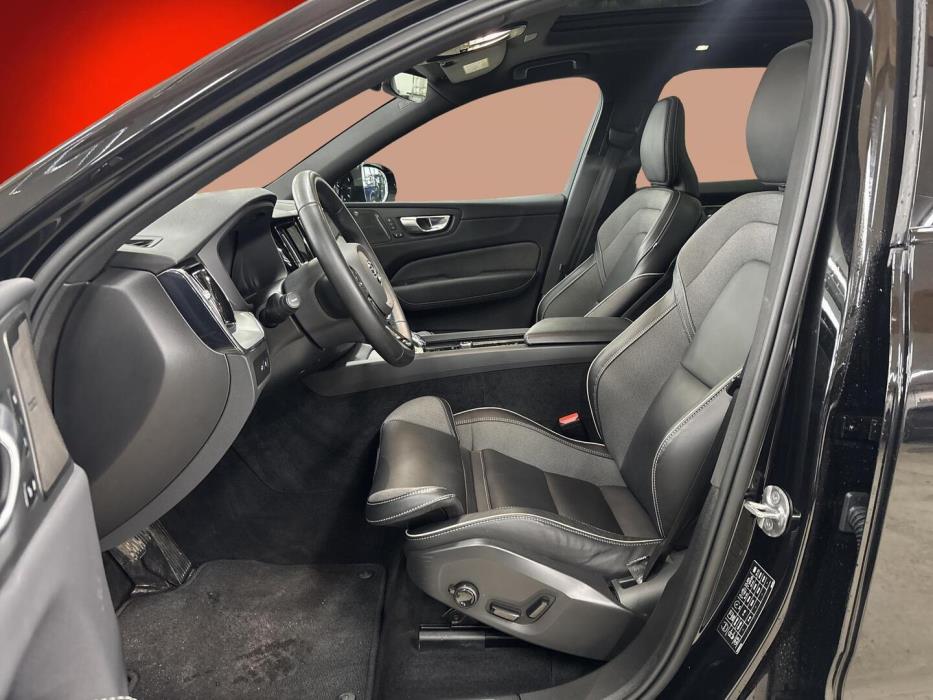 VOLVO XC60 2023