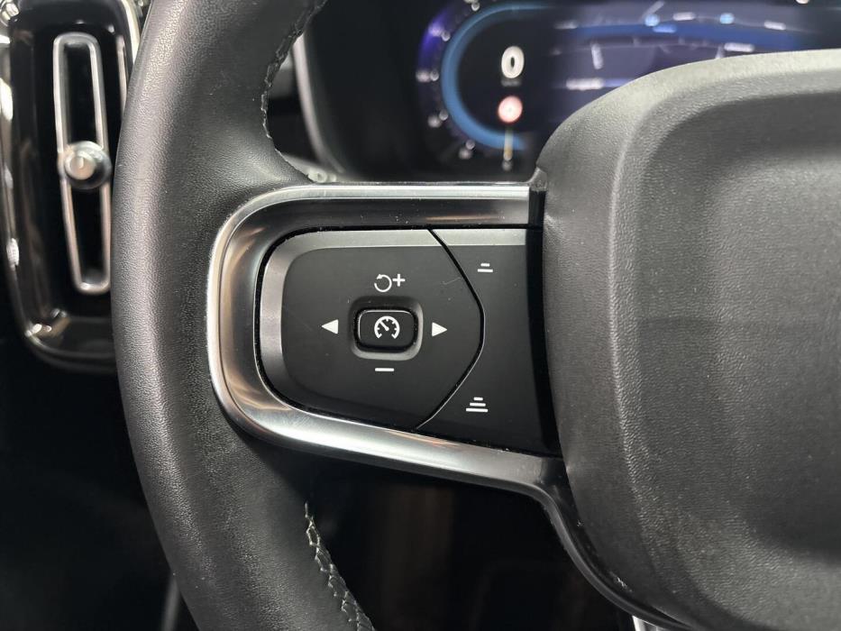 VOLVO XC40 2023