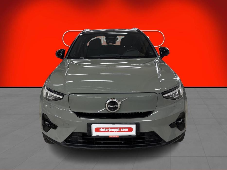 VOLVO XC40 2023