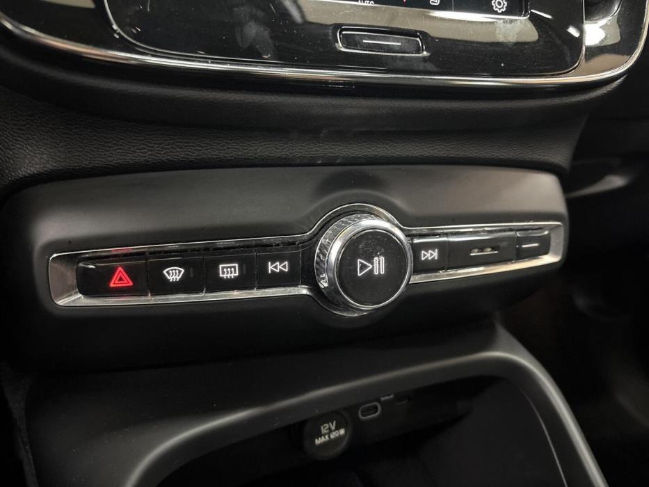VOLVO XC40 2023