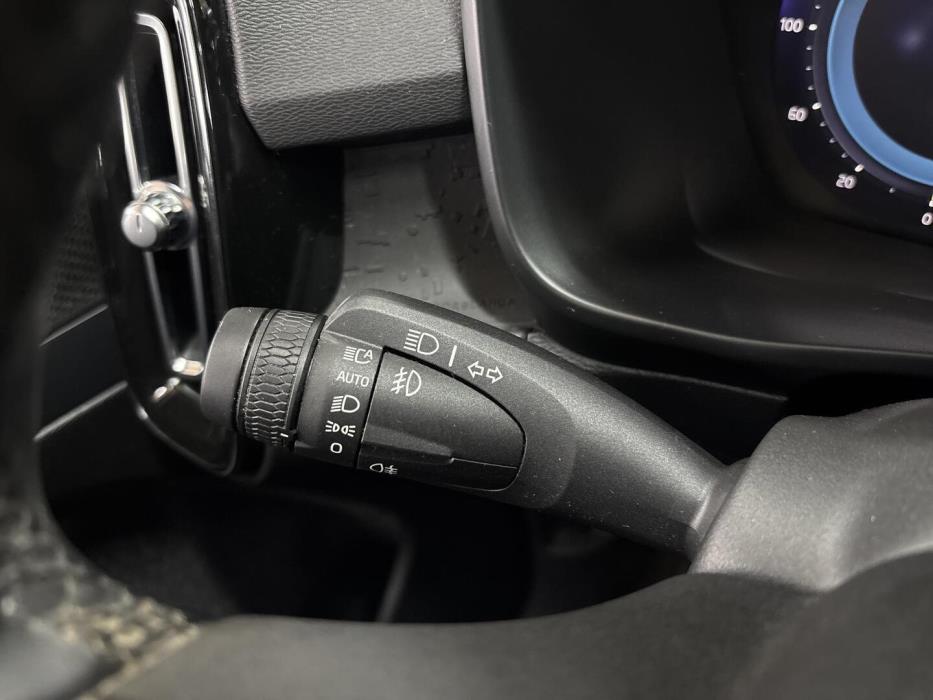 VOLVO XC40 2023