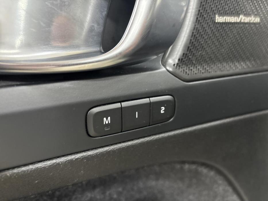 VOLVO XC40 2023