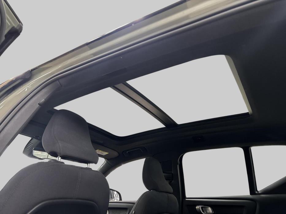 VOLVO XC40 2023