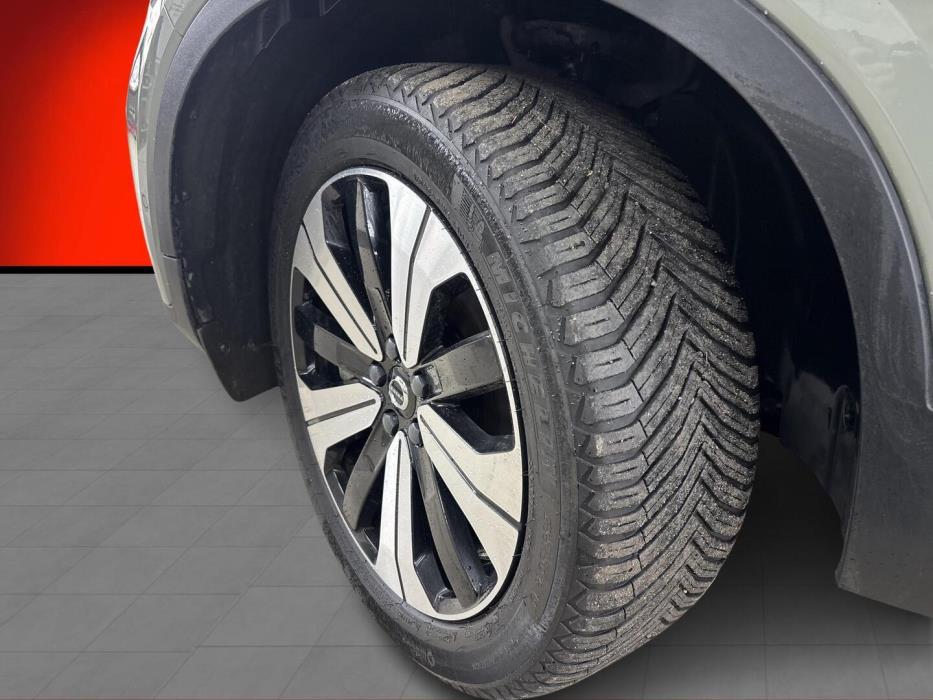 VOLVO XC40 2023