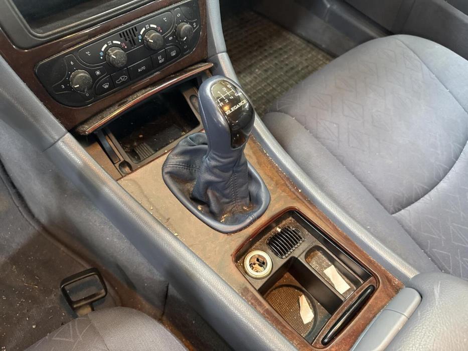 MERCEDES-BENZ C 2001