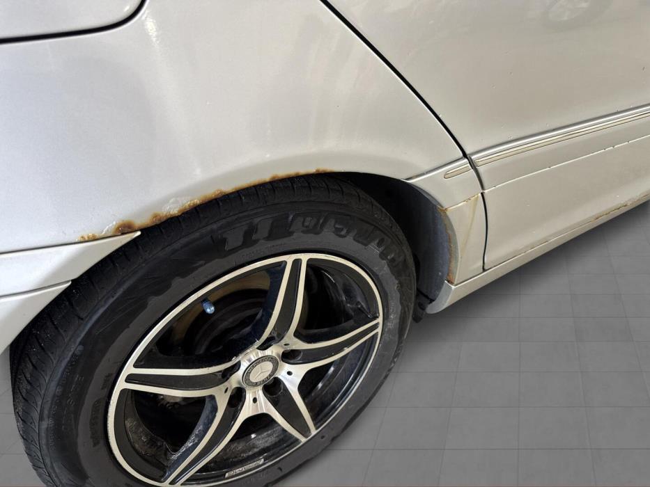 MERCEDES-BENZ C 2001