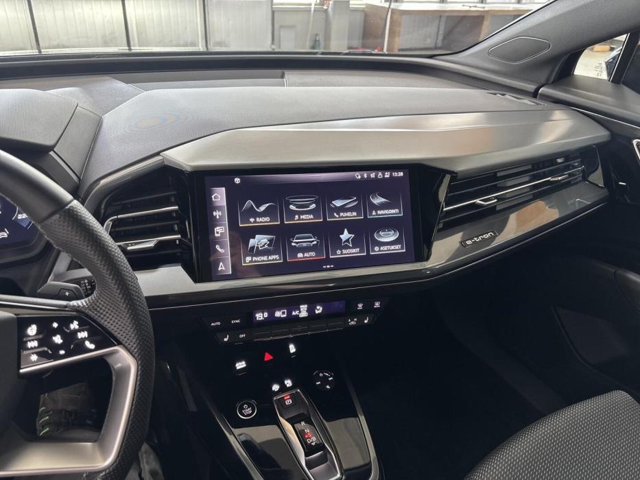 AUDI Q4 E-TRON 2024