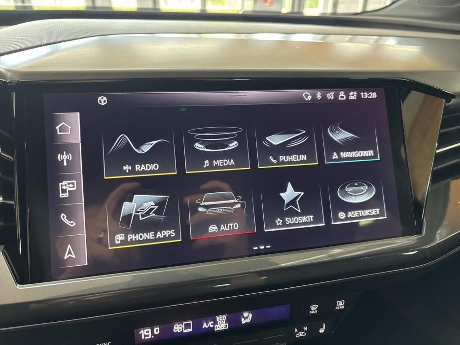 AUDI Q4 E-TRON 2024