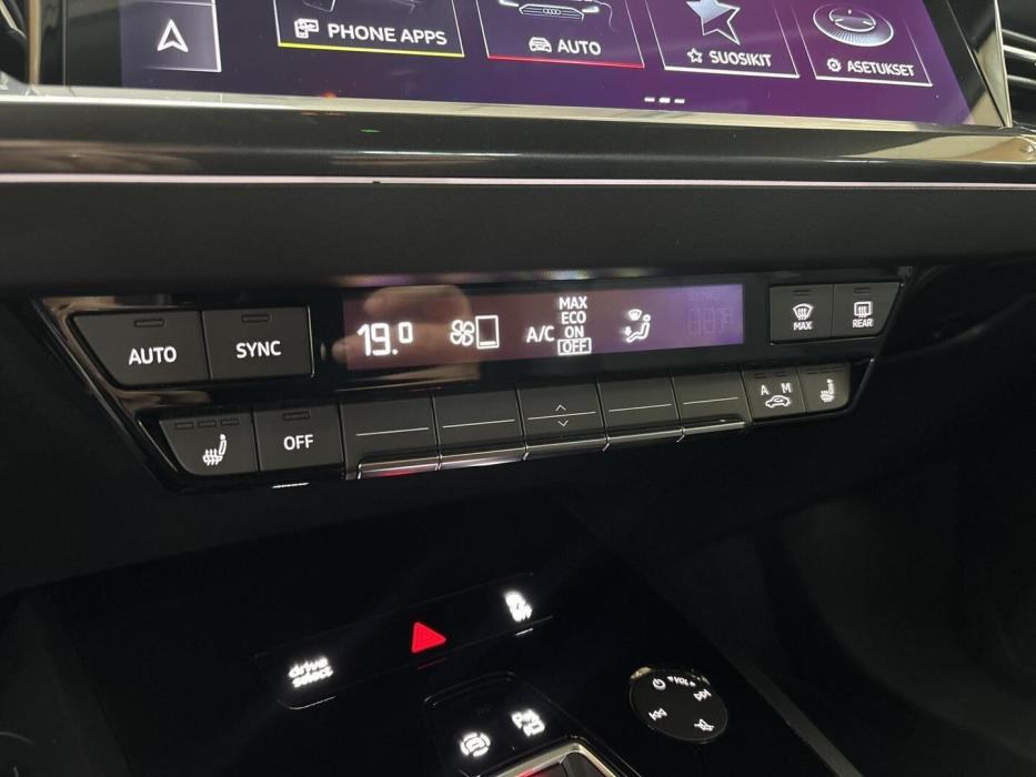 AUDI Q4 E-TRON 2024
