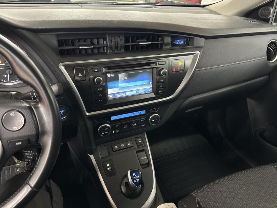 TOYOTA Auris 2015