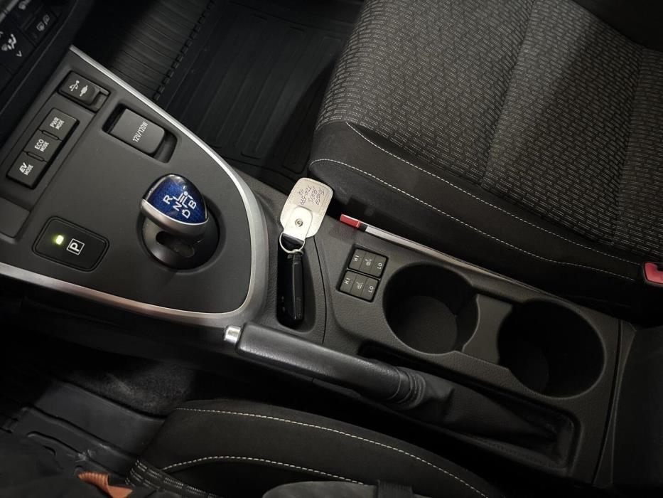 TOYOTA Auris 2015