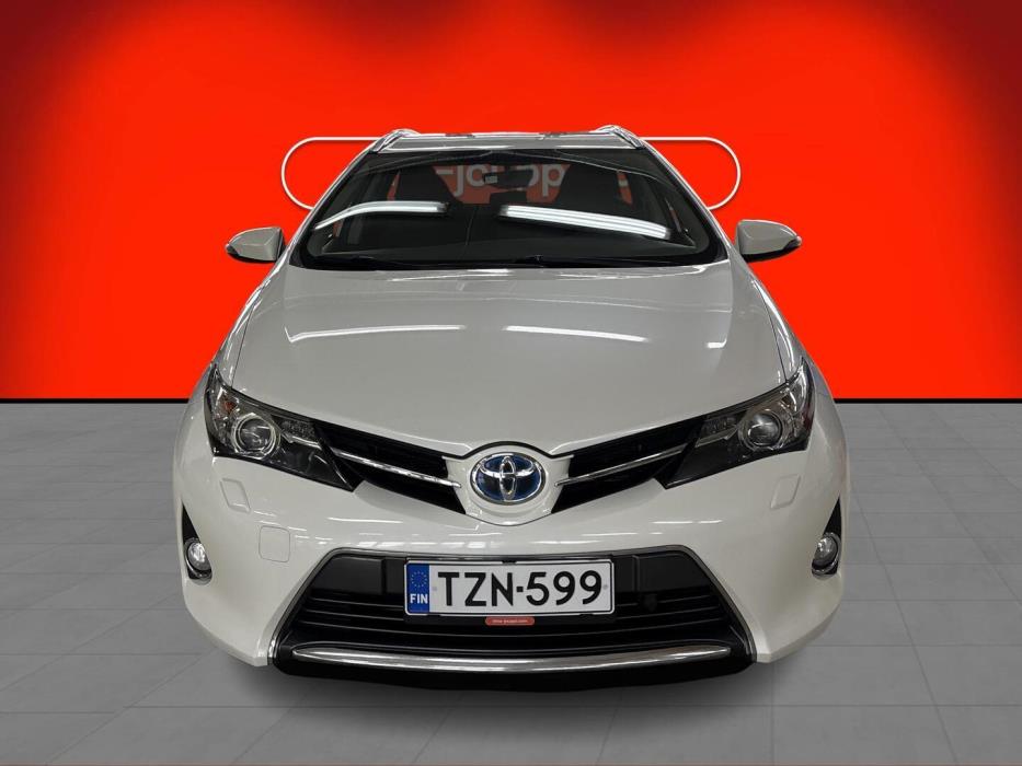 TOYOTA Auris 2015