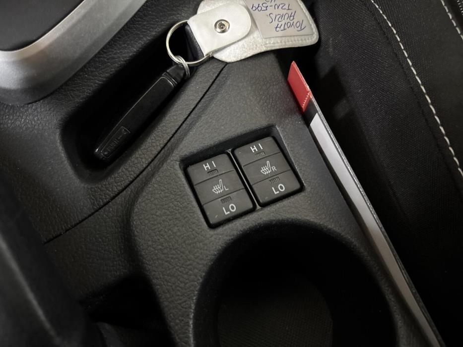TOYOTA Auris 2015