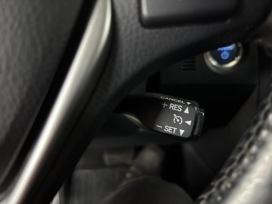 TOYOTA Auris 2015