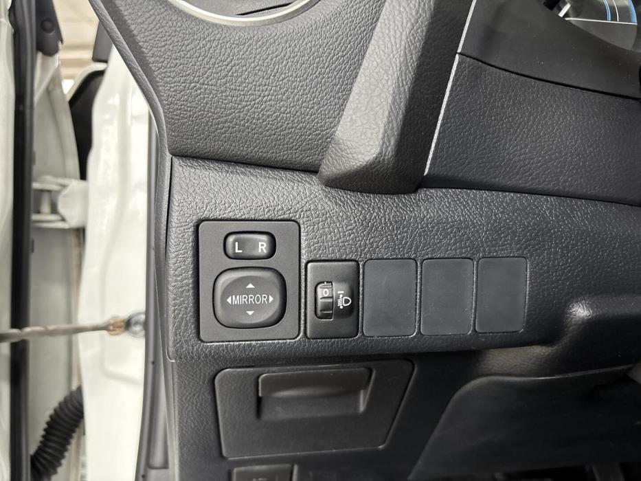 TOYOTA Auris 2015