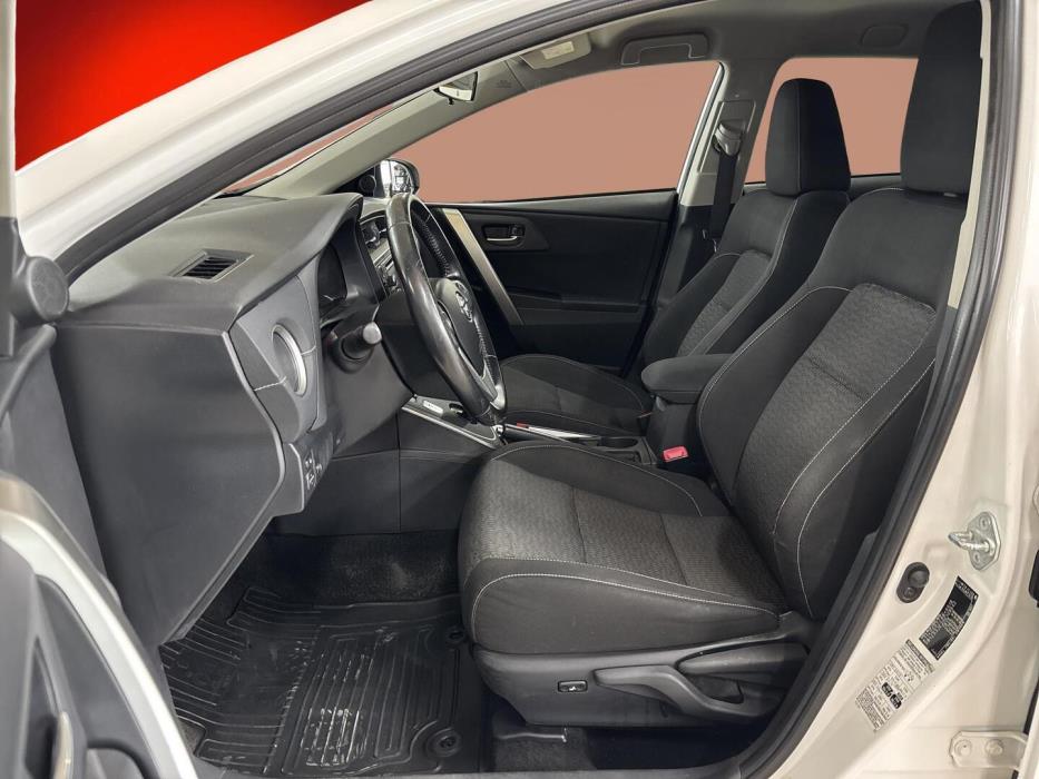 TOYOTA Auris 2015