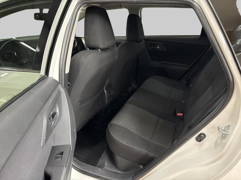 TOYOTA Auris 2015