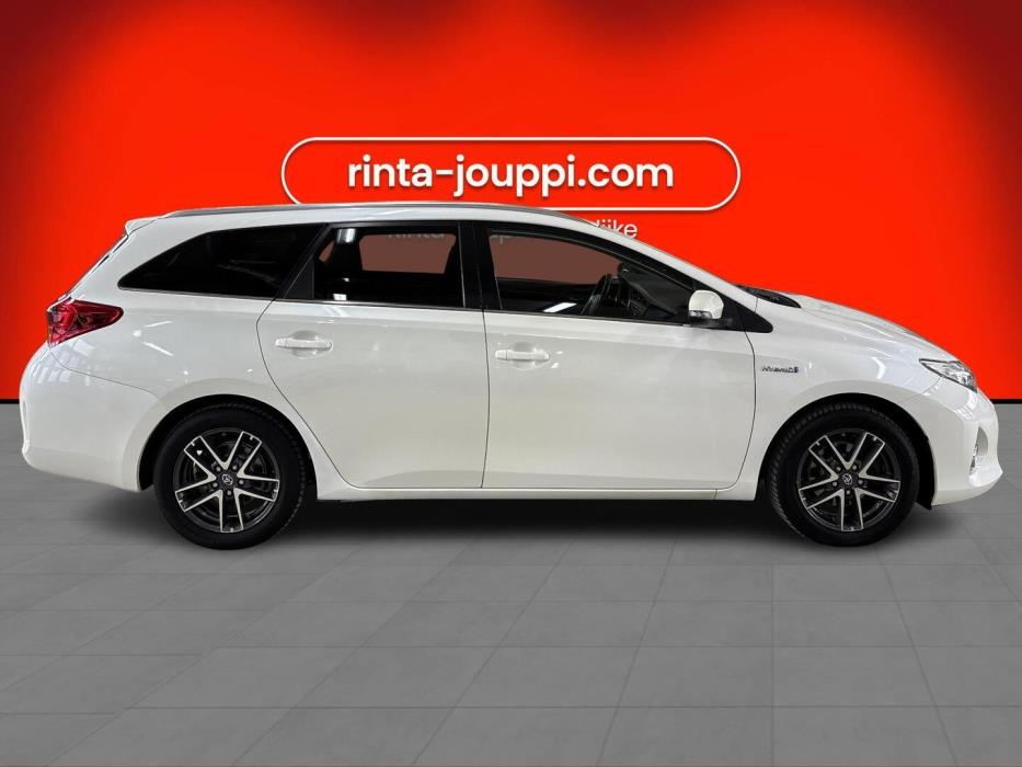TOYOTA Auris 2015