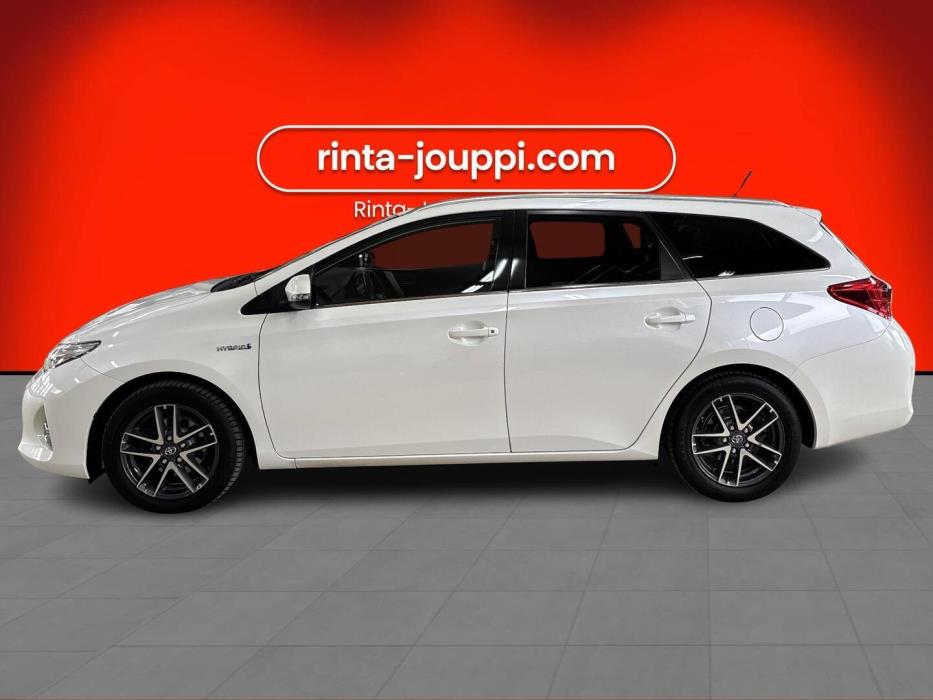 TOYOTA Auris 2015