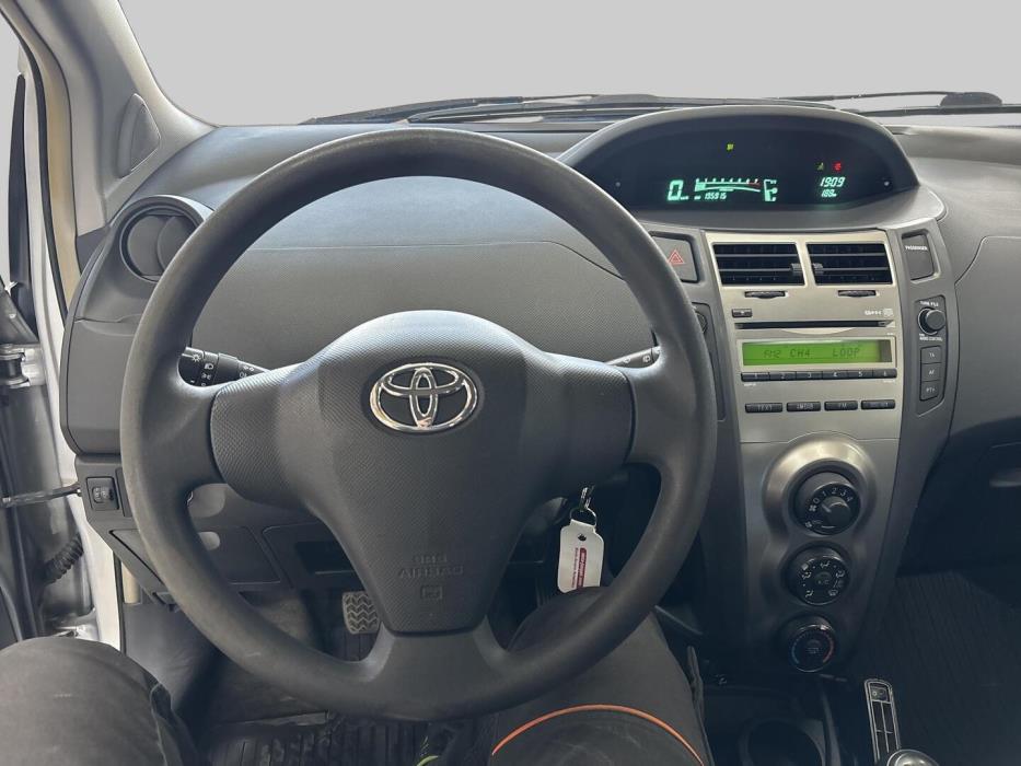 TOYOTA Yaris 2010