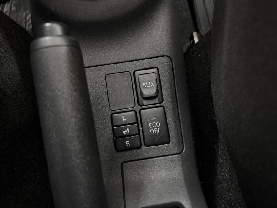 TOYOTA Yaris 2010