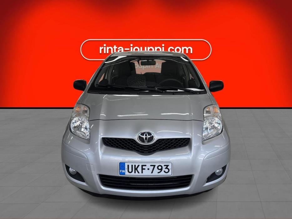 TOYOTA Yaris 2010