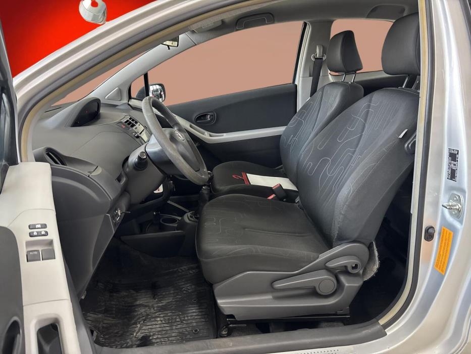 TOYOTA Yaris 2010
