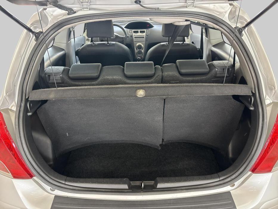 TOYOTA Yaris 2010