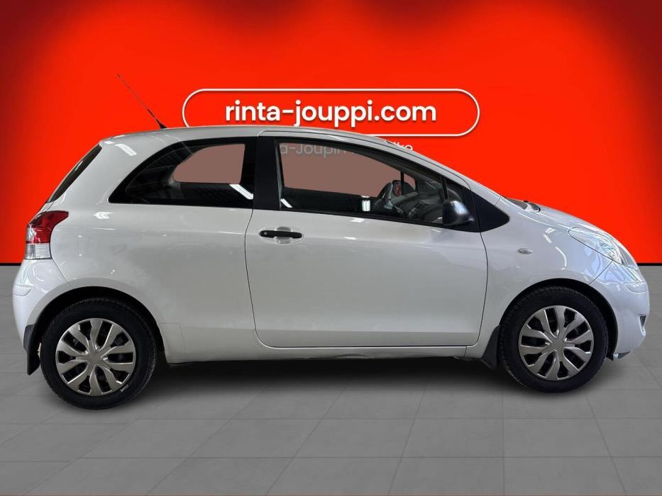 TOYOTA Yaris 2010