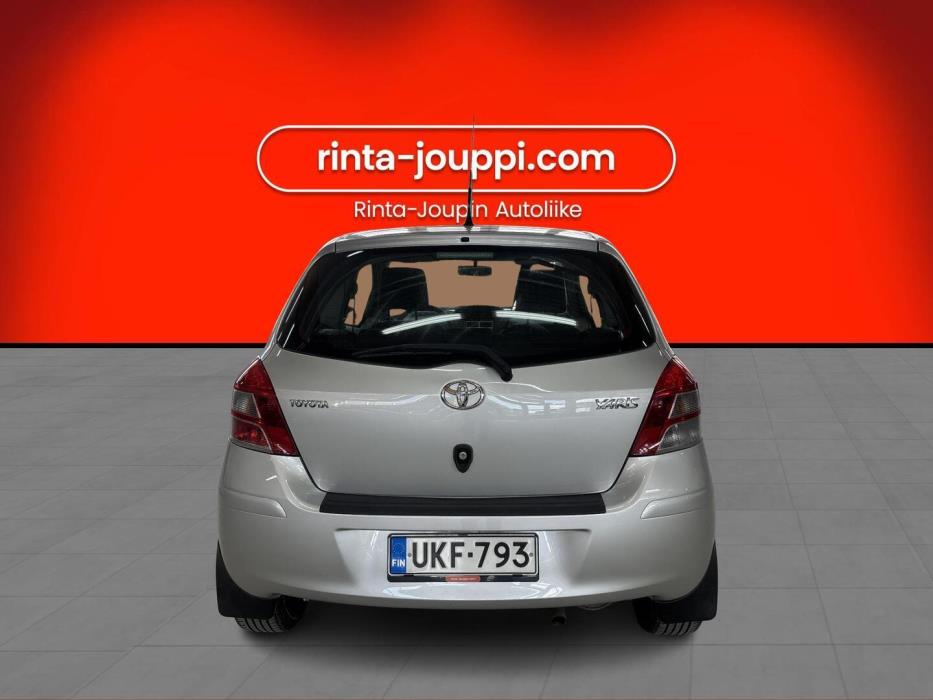 TOYOTA Yaris 2010