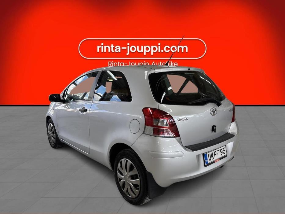 TOYOTA Yaris 2010