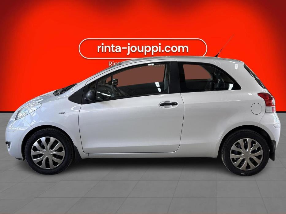 TOYOTA Yaris 2010