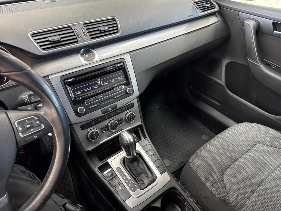 VOLKSWAGEN Passat 2014