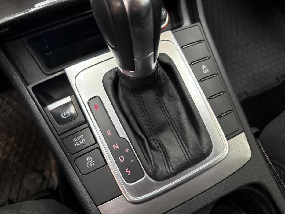 VOLKSWAGEN Passat 2014