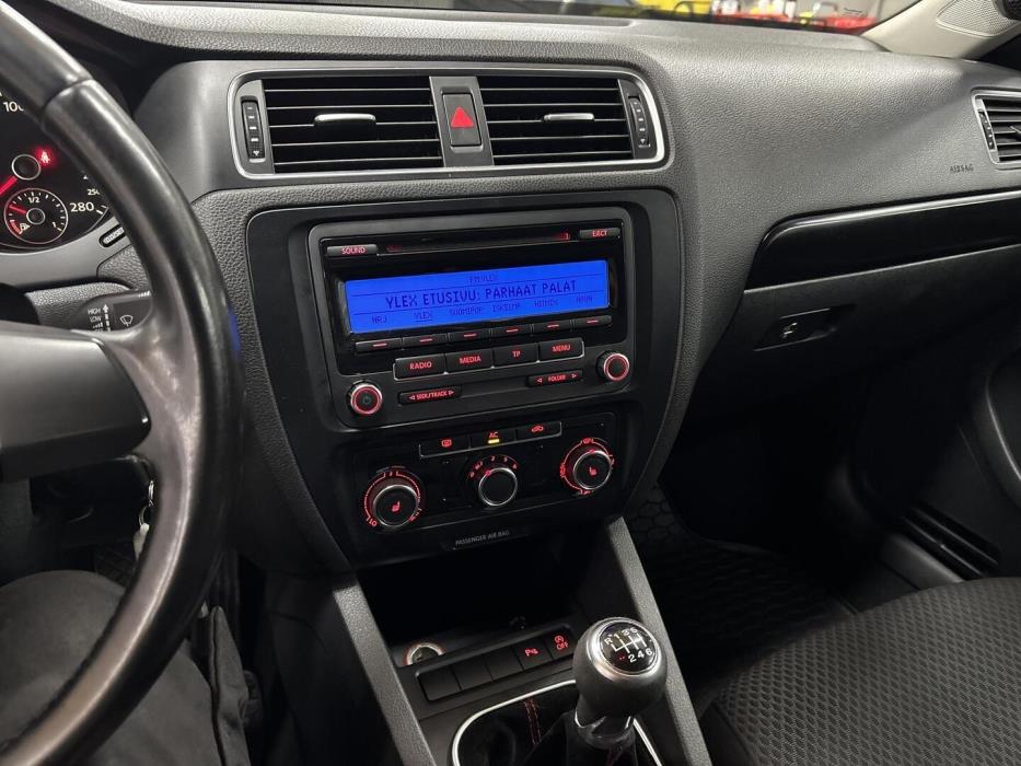 VOLKSWAGEN Jetta 2011