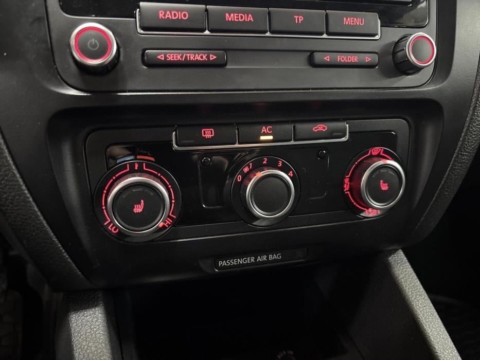 VOLKSWAGEN Jetta 2011