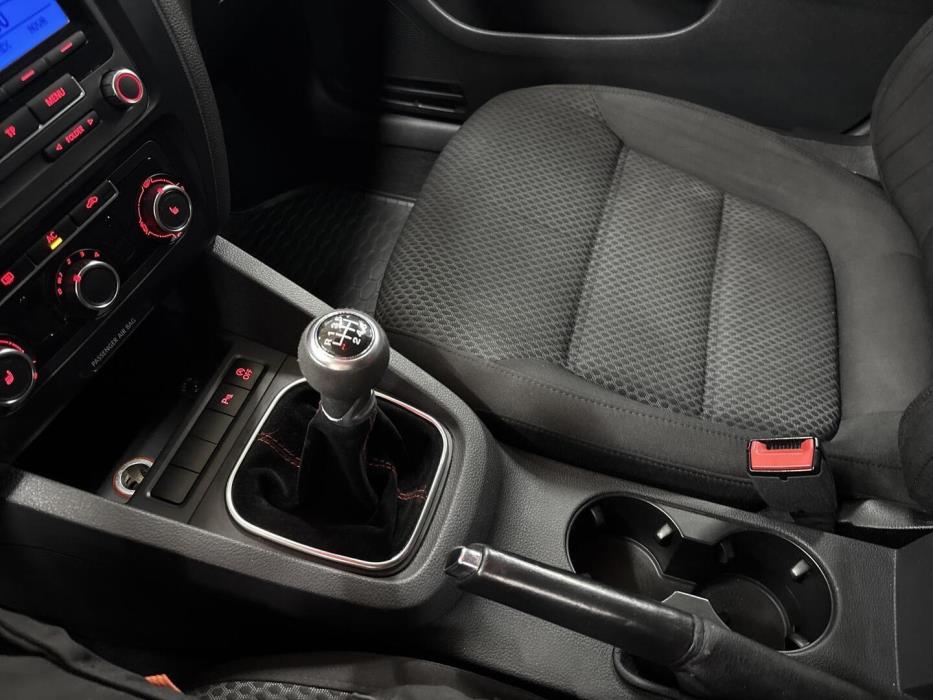 VOLKSWAGEN Jetta 2011