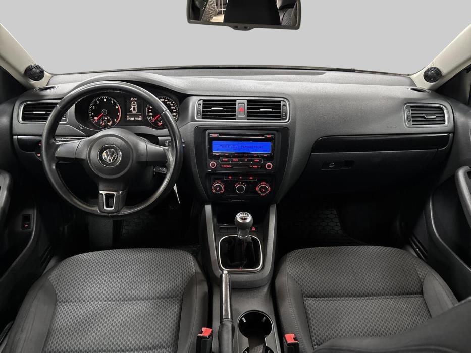 VOLKSWAGEN Jetta 2011